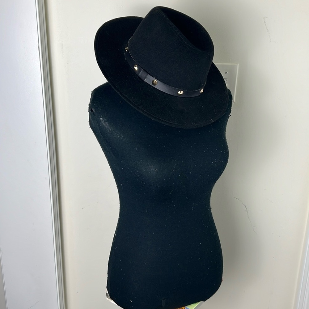 Guess  Studs Y2K Fedora Hat Size OS